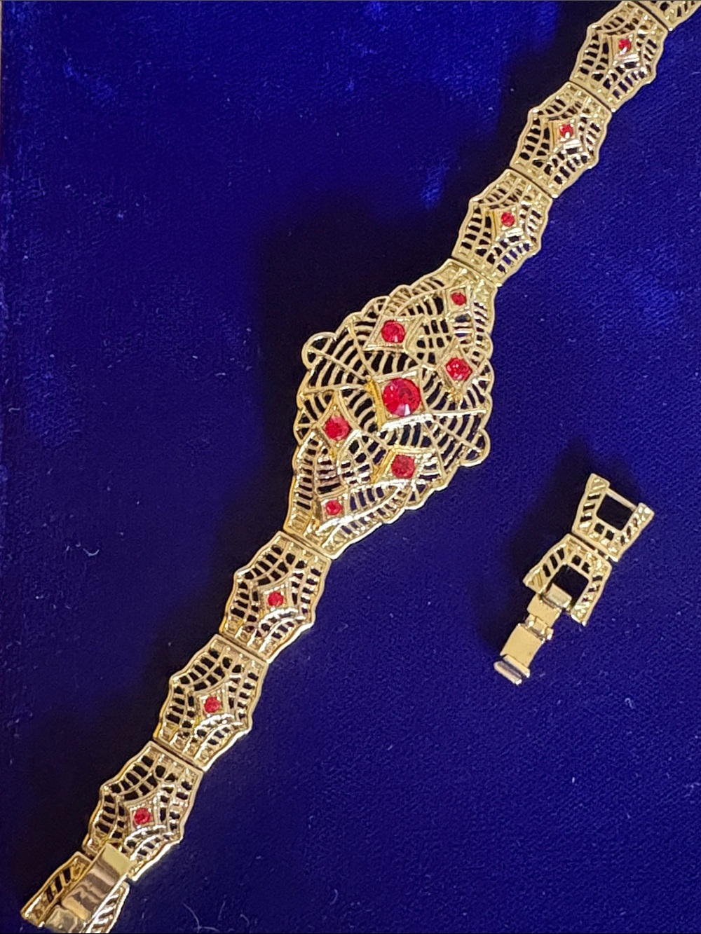 Jacqueline Kennedy (JBK) bracelet gold tone